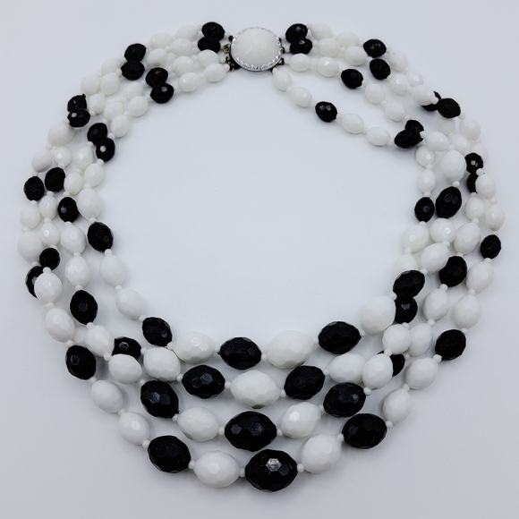 Vintage Mid-Century Black & White Beaded Necklace - Picture 2 of 5